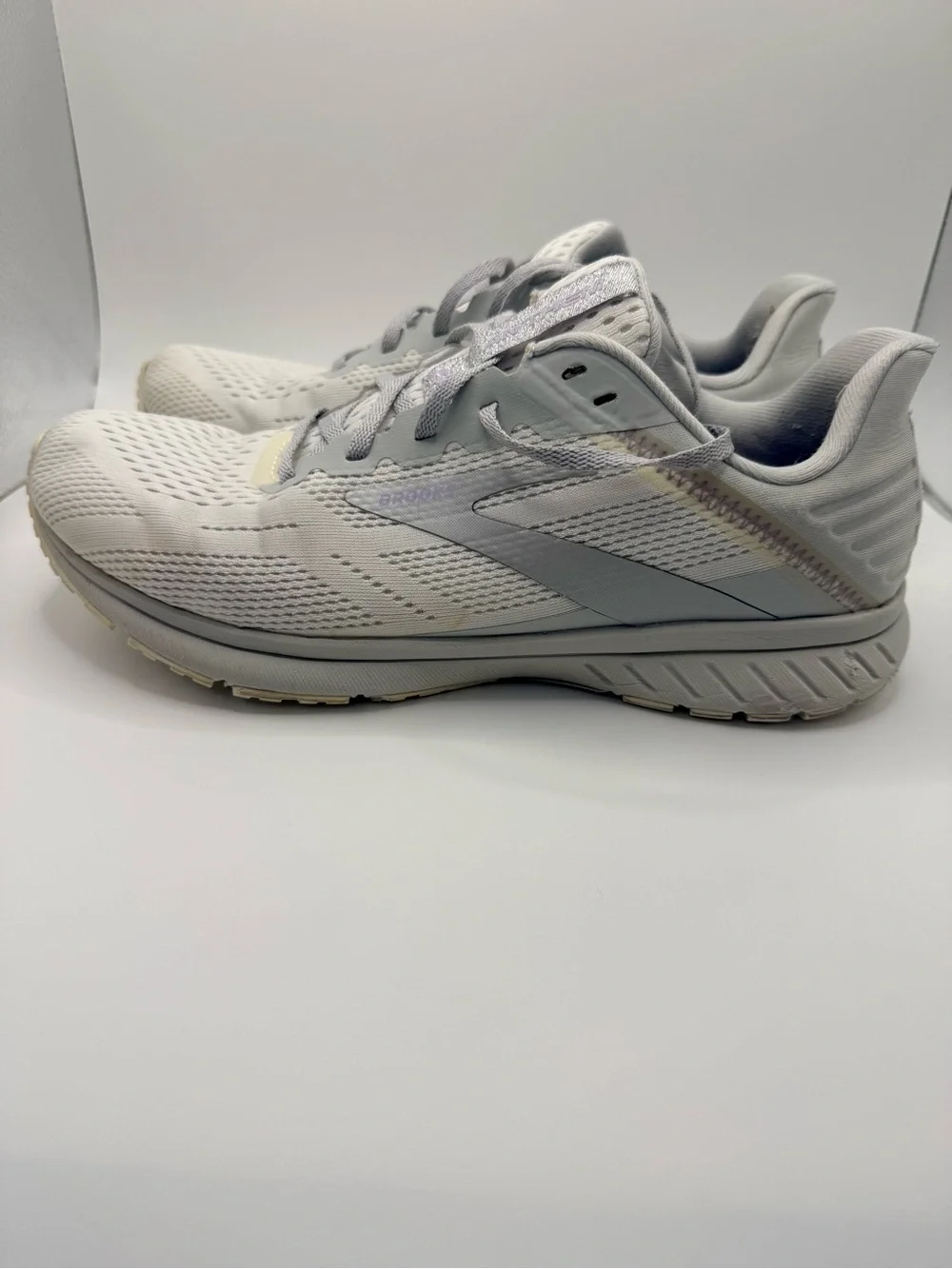 BROOKS Anthem 5 Women’s White‎ Purple Running Walking Athletic Shoes Size 8.5